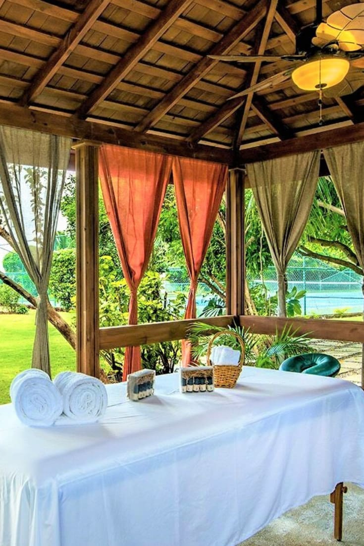 Outdoor Jamaica villa spa